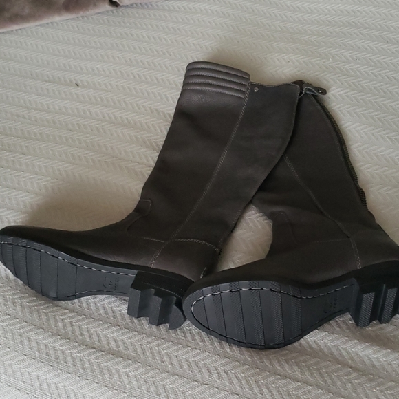 SOREL KNEEBOOTS - Picture 1 of 9